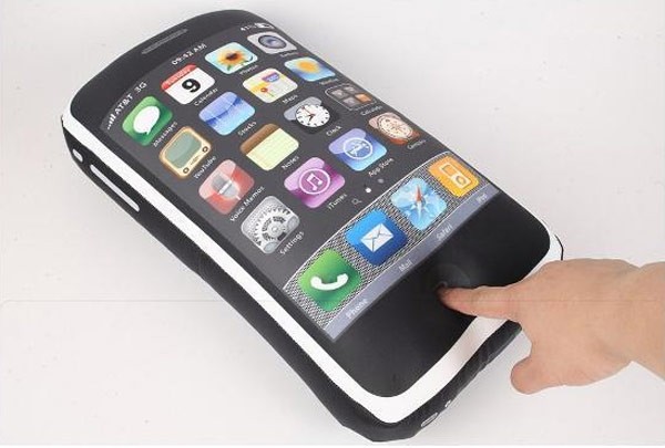 Подушка в виде iPhone