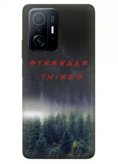 Бампер для Сяоми 11Т из силикона - Очень странные дела Stranger Things красное название на фоне леса