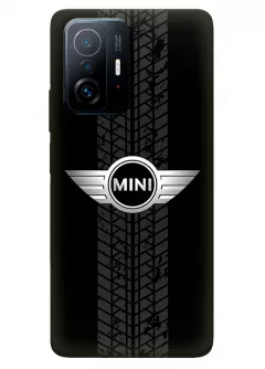 Бампер для Xiaomi 11T Pro из силикона - Mini Мини классический логотип крупным планом и следы шин колеса на черном фоне черный чехол