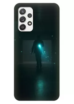 Бампер для Samsung Galaxy A32 из силикона - Очень странные дела Stranger Things главный герой освещает темный коридор черный чехол