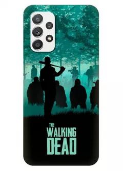 Чехол-накладка для Samsung Galaxy A32 из силикона - Ходячие мертвецы The Walking Dead бирюзово-черный постер с главными героями в окружении противников в лесу