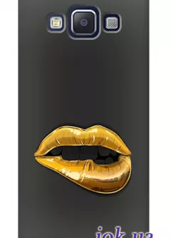 Чехол для Galaxy A5 - Золотые губы на черном фоне
