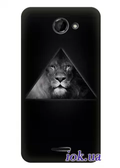 Черный чехол для HTC Desire 516 с львом в треугольнике
