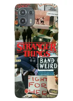 Бампер для Моторола Едж 20 Лайт - Очень странные дела Stranger Things постер с названием в стиле колажа из фото