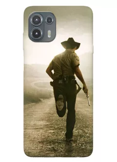 Чехол для Моторола Едж 20 Лайт - Ходячие мертвецы The Walking Dead шериф убегающий с пистолетом от зомби