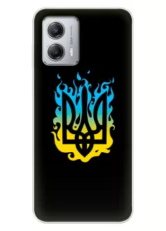 Чехол на Motorola G53 с справедливым гербом и огнем Украины