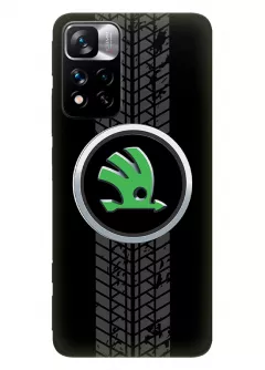 Редми Нот 11 Про+ чехол из силикона - Skoda Шкода классический логотип крупным планом и следы шин колеса