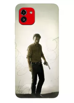 Чехол-накладка для Самсунг А03 из силикона - Ходячие мертвецы The Walking Dead Рик Граймс Эндрю Линкольн стоит с пистолетом у колючей проволоки