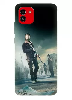 Чехол-накладка для Самсунг А03 из силикона - Ходячие мертвецы The Walking Dead Рик Граймс с автоматом и оглядывающийся Дерил Диксон на фоне остальных героев