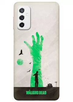 Чехол-накладка для Самсунг М52 из силикона - Ходячие мертвецы The Walking Dead Рик Граймс посреди поля с воронами на фоне зеленой руки зомби серый чехол