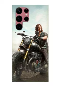 Чехол-накладка для Гелекси С22 Ультра из силикона - Ходячие мертвецы The Walking Dead Дерил Диксон Норман Ридус на мотоцикле наблюдает за происходящем