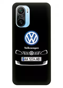 Бампер для Сяоми Ми 11и из силикона - Volkswagen Фольксваген классический логотип крупным планом с номерным знаком и передней частью кузова (Дизайн 2)
