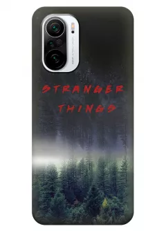 Бампер для Xiaomi Poco F3 из силикона - Очень странные дела Stranger Things красное название на фоне леса