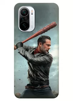 Чехол-накладка для Xiaomi Poco F3 из силикона - Ходячие мертвецы The Walking Dead Ниган Смит Джеффри Дин Морган атакует с битой в руках