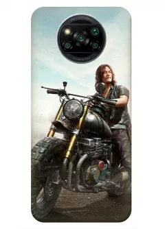 Чехол-накладка для Xiaomi Poco X3 из силикона - Ходячие мертвецы The Walking Dead Дерил Диксон Норман Ридус на мотоцикле наблюдает за происходящем