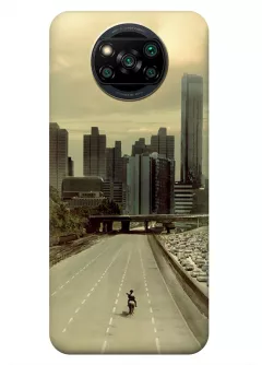 Чехол-накладка для Xiaomi Poco X3 Pro из силикона - Ходячие мертвецы The Walking Dead главный герой направляется на лошади в заброшенный мегаполис