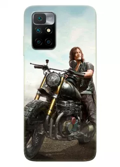 Чехол-накладка для Редми 10 из силикона - Ходячие мертвецы The Walking Dead Дерил Диксон Норман Ридус на мотоцикле наблюдает за происходящем