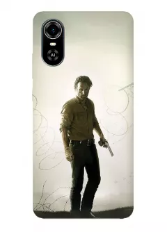 Чехол-накладка для Блейд А31 Плюс из силикона - Ходячие мертвецы The Walking Dead Рик Граймс Эндрю Линкольн стоит с пистолетом у колючей проволоки