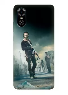 Чехол-накладка для Блейд А31 Плюс из силикона - Ходячие мертвецы The Walking Dead Рик Граймс с автоматом и оглядывающийся Дерил Диксон на фоне остальных героев