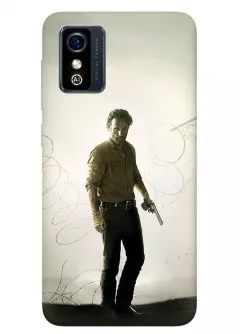 Чехол-накладка для ЗТЕ Блейд Л9 из силикона - Ходячие мертвецы The Walking Dead Рик Граймс Эндрю Линкольн стоит с пистолетом у колючей проволоки
