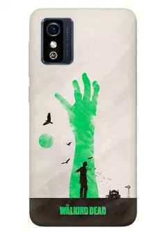 Чехол-накладка для ЗТЕ Блейд Л9 из силикона - Ходячие мертвецы The Walking Dead Рик Граймс посреди поля с воронами на фоне зеленой руки зомби серый чехол