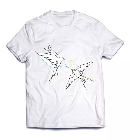 Символическая красивая футболка с ласточками