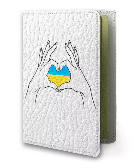 Кожаная обложка на паспорт с жестом любви к Украине